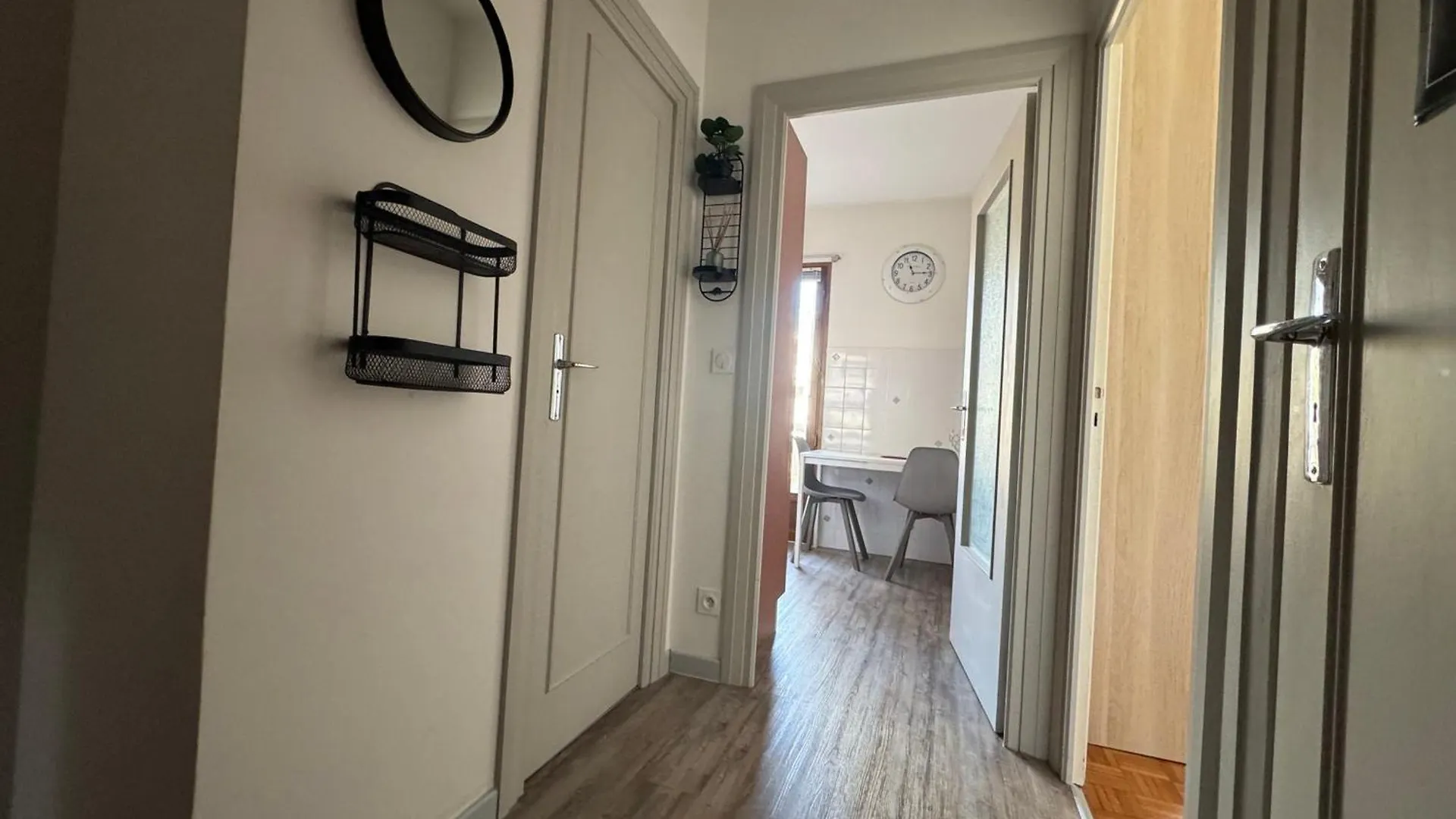 T1 Bis Spacieux Et Calme Avec Balcon, Animaux Acceptes ! - Fr-1-555-103 エクスレバン アパート