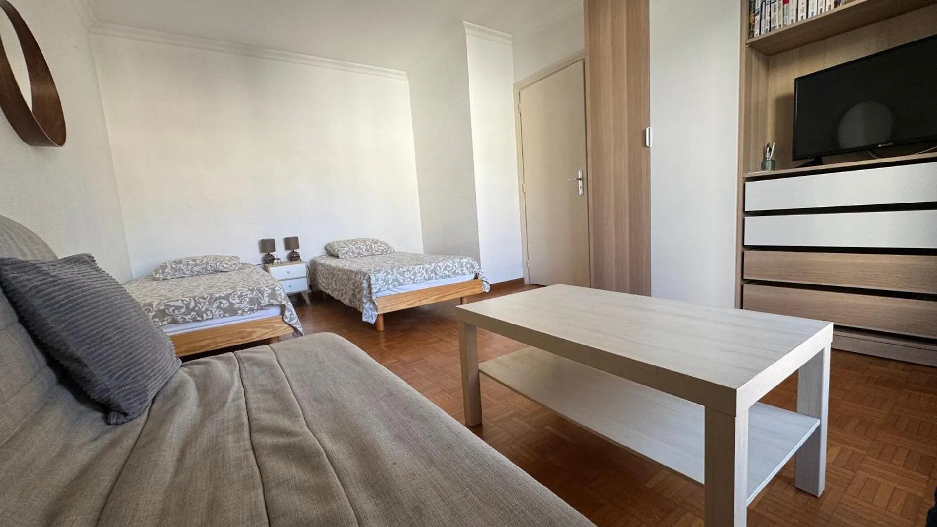 T1 Bis Spacieux Et Calme Avec Balcon, Animaux Acceptes ! - Fr-1-555-103 エクスレバン フランス