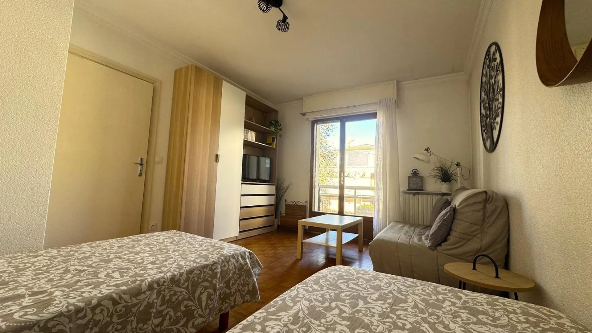 T1 Bis Spacieux Et Calme Avec Balcon, Animaux Acceptes ! - Fr-1-555-103 エクスレバン